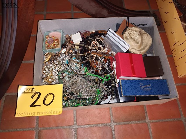 Lot 20 - juwelen - afbeelding 1 van  4
