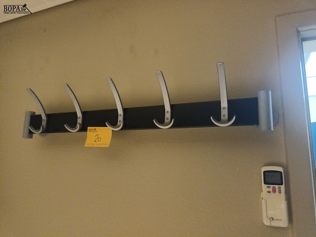 Lot 20 - kapstokken. 4 stuks - afbeelding 4 van  5