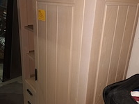 Lot 20 - kast - afbeelding 2 van  3