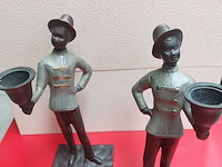 Lot 20 - koppel bronzen klokkenluiders