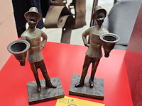 Lot 20 - koppel bronzen klokkenluiders - afbeelding 2 van  5