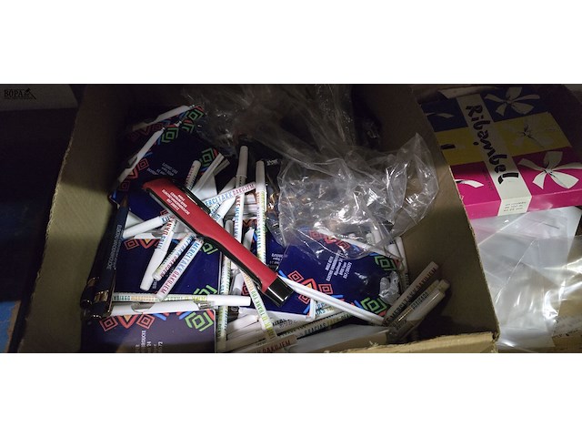 Lot 20 - lot kantoorbenodigdheden en papierafroller - afbeelding 2 van  5