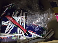 Lot 20 - lot kantoorbenodigdheden en papierafroller - afbeelding 2 van  5