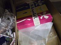 Lot 20 - lot kantoorbenodigdheden en papierafroller - afbeelding 3 van  5