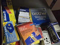 Lot 20 - lot kantoorbenodigdheden en papierafroller - afbeelding 4 van  5