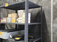 Lot 20 - metalen legbordrek - afbeelding 3 van  4