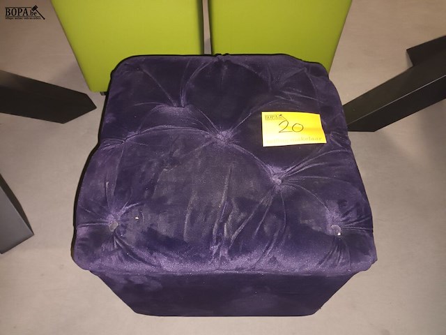 Lot 20 - paarse zitkubus - afbeelding 3 van  3