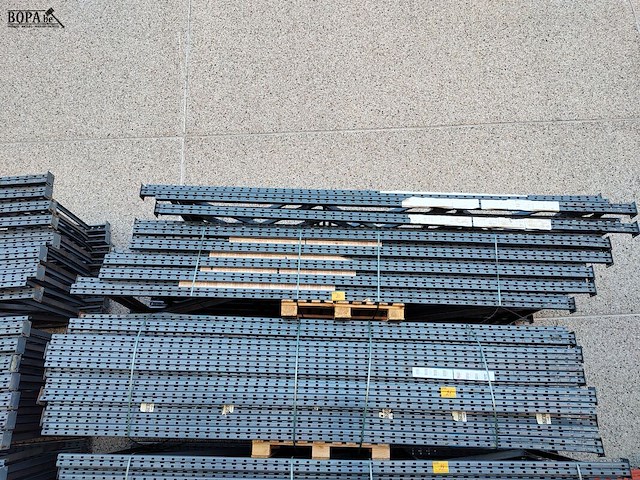 Lot 20 - palletstelling met 14 staanders - afbeelding 1 van  4