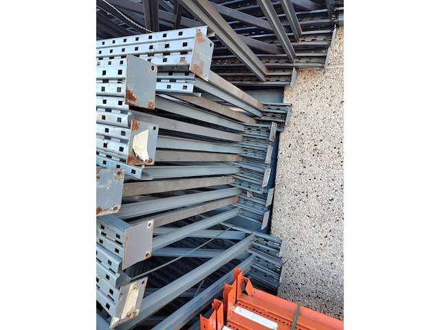 Lot 20 - palletstelling met 14 staanders - afbeelding 2 van  4