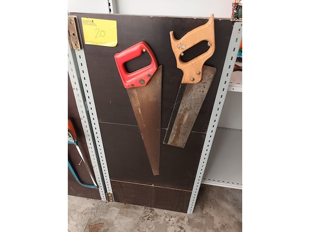 Lot 20 - panelen met handgereedschap - afbeelding 2 van  8