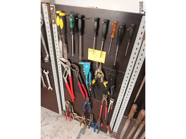 Lot 20 - panelen met handgereedschap - afbeelding 5 van  8