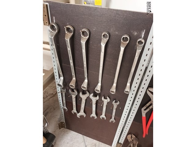 Lot 20 - panelen met handgereedschap - afbeelding 6 van  8
