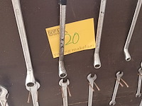 Lot 20 - panelen met handgereedschap - afbeelding 8 van  8