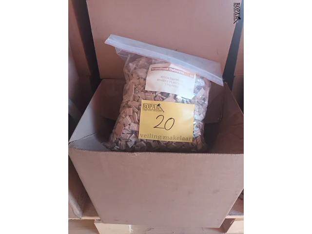 Lot 20 - rookhout snippers whisky 1 kg. 12 stuks - afbeelding 3 van  3