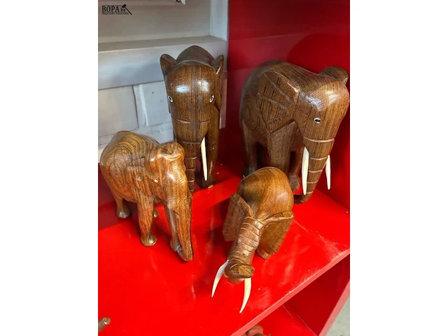 Lot 20 - vintage houten olifantenbeeldjes - 4 stuks - afbeelding 1 van  3