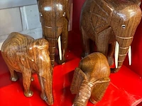 Lot 20 - vintage houten olifantenbeeldjes - 4 stuks