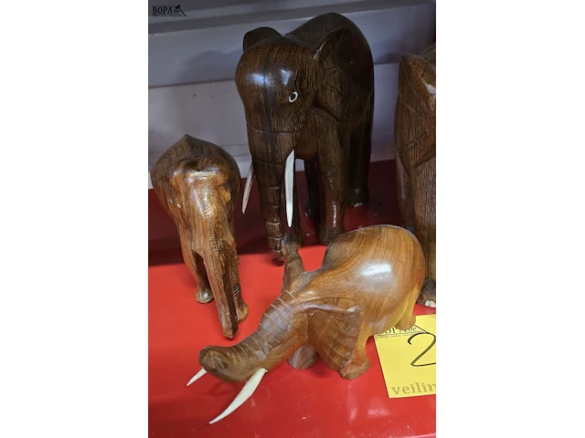 Lot 20 - vintage houten olifantenbeeldjes - 4 stuks - afbeelding 3 van  3