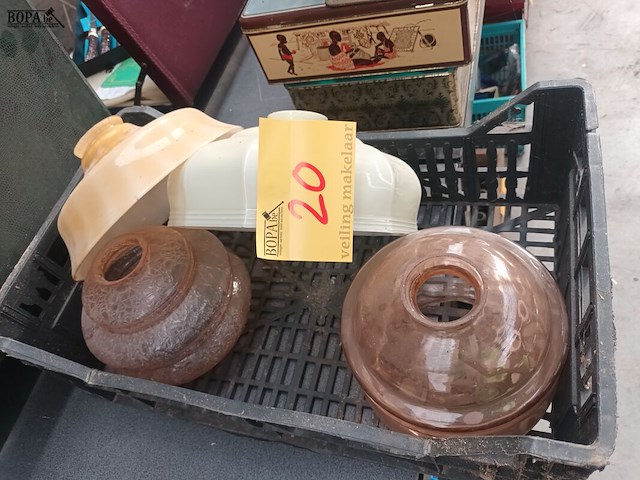 Lot 20 - vintage lampenkappen. 4 stuks - afbeelding 1 van  4