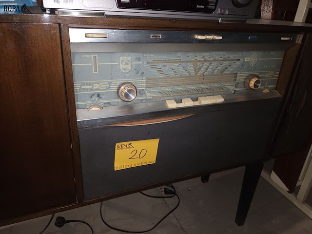 Lot 20 - vintage radio meubel philips - afbeelding 1 van  4