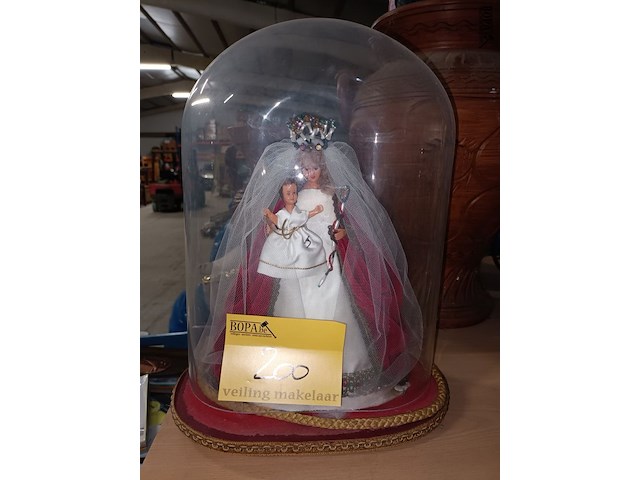 Lot 200 - glazen stolp met mariabeeld - afbeelding 1 van  3