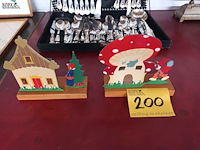 Lot 200 - houten spaarpot. 2 stuks - afbeelding 1 van  5