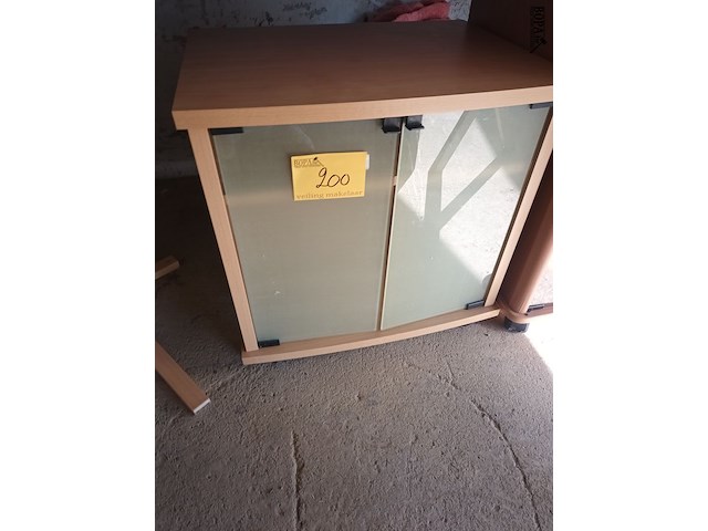 Lot 200 - kasten en bijzettafel. 3 stuks. - afbeelding 2 van  4