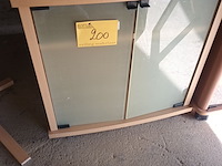 Lot 200 - kasten en bijzettafel. 3 stuks. - afbeelding 2 van  4