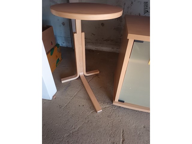 Lot 200 - kasten en bijzettafel. 3 stuks. - afbeelding 4 van  4
