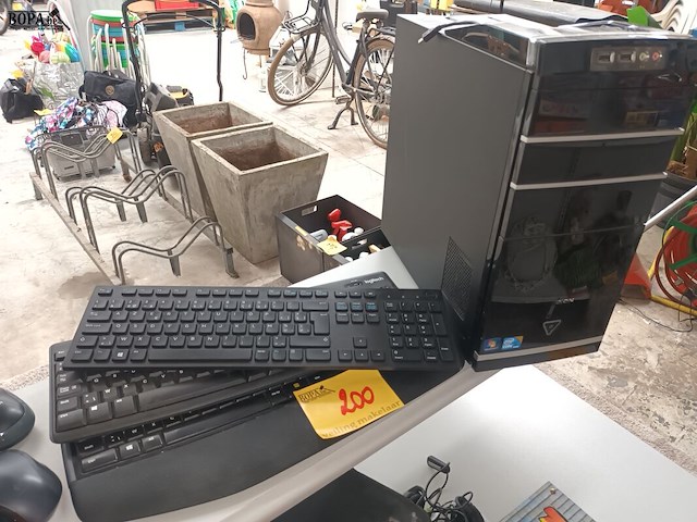 Lot 200 - medion desktop - afbeelding 1 van  3