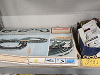 Lot 200 - racebaan speedtrack en diverse autootjes - afbeelding 1 van  5