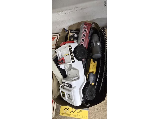 Lot 200 - racebaan speedtrack en diverse autootjes - afbeelding 2 van  5