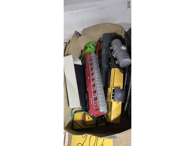 Lot 200 - racebaan speedtrack en diverse autootjes - afbeelding 3 van  5