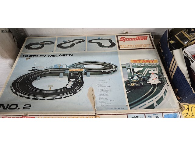 Lot 200 - racebaan speedtrack en diverse autootjes - afbeelding 4 van  5