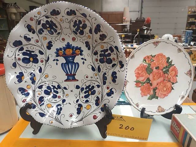 Lot 200 - sierborden royal albert. 2 stuks - afbeelding 1 van  5