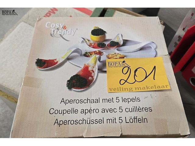Lot 201 - apéroglaasjes en schaal met 5 lepels - afbeelding 4 van  5