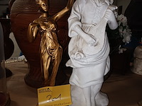 Lot 201 - beeldjes. 2 stuks - afbeelding 1 van  4