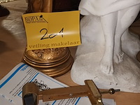 Lot 201 - beeldjes. 2 stuks - afbeelding 4 van  4