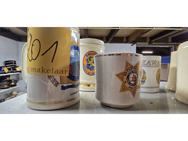 Lot 201 - bekers met diverse politie emblemen 12 stuks - afbeelding 2 van  6