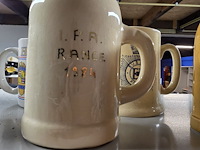 Lot 201 - bekers met diverse politie emblemen 12 stuks - afbeelding 3 van  6