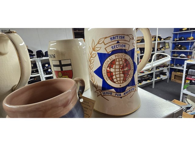 Lot 201 - bekers met diverse politie emblemen 12 stuks - afbeelding 6 van  6