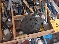 Lot 201 - bestek en klein keukengerei - afbeelding 4 van  4