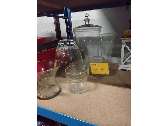 Lot 201 - glaswerk: speciale vazen en potten 6 stuks - afbeelding 1 van  4