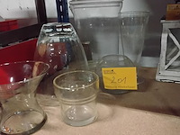 Lot 201 - glaswerk: speciale vazen en potten 6 stuks - afbeelding 1 van  4