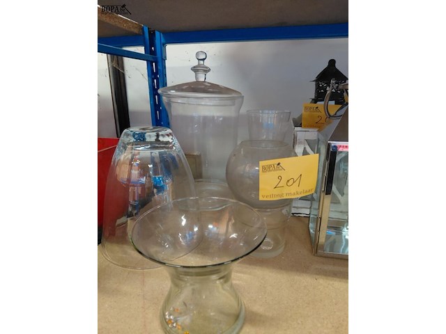 Lot 201 - glaswerk: speciale vazen en potten 6 stuks - afbeelding 2 van  4