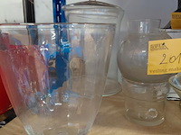 Lot 201 - glaswerk: speciale vazen en potten 6 stuks - afbeelding 3 van  4