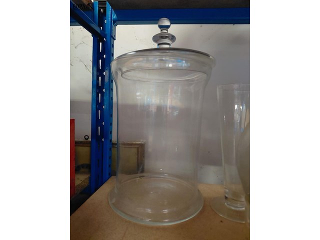 Lot 201 - glaswerk: speciale vazen en potten 6 stuks - afbeelding 4 van  4