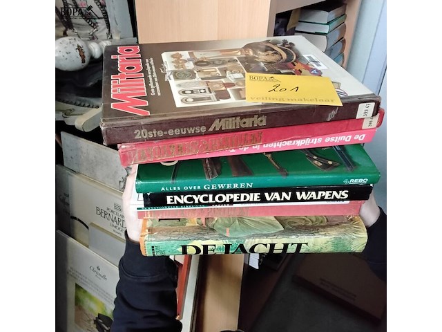Lot 201 - lot boeken militaria - afbeelding 1 van  1