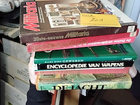 Lot 201 - lot boeken militaria - afbeelding 1 van  1