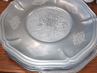 Lot 201 - sierborden in tin. 9 stuks - afbeelding 4 van  6