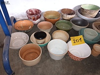 Lot 201 - vintage bloempotten. 23 stuks - afbeelding 2 van  3